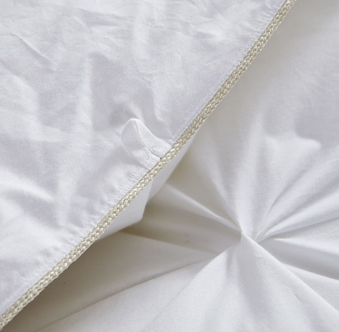 Luxurious All-Season Pinch White Luxury Down Comforter providing extra softness and durability